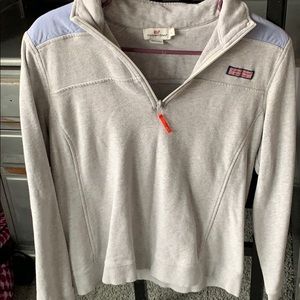 Vineyard vines pullover (L)
